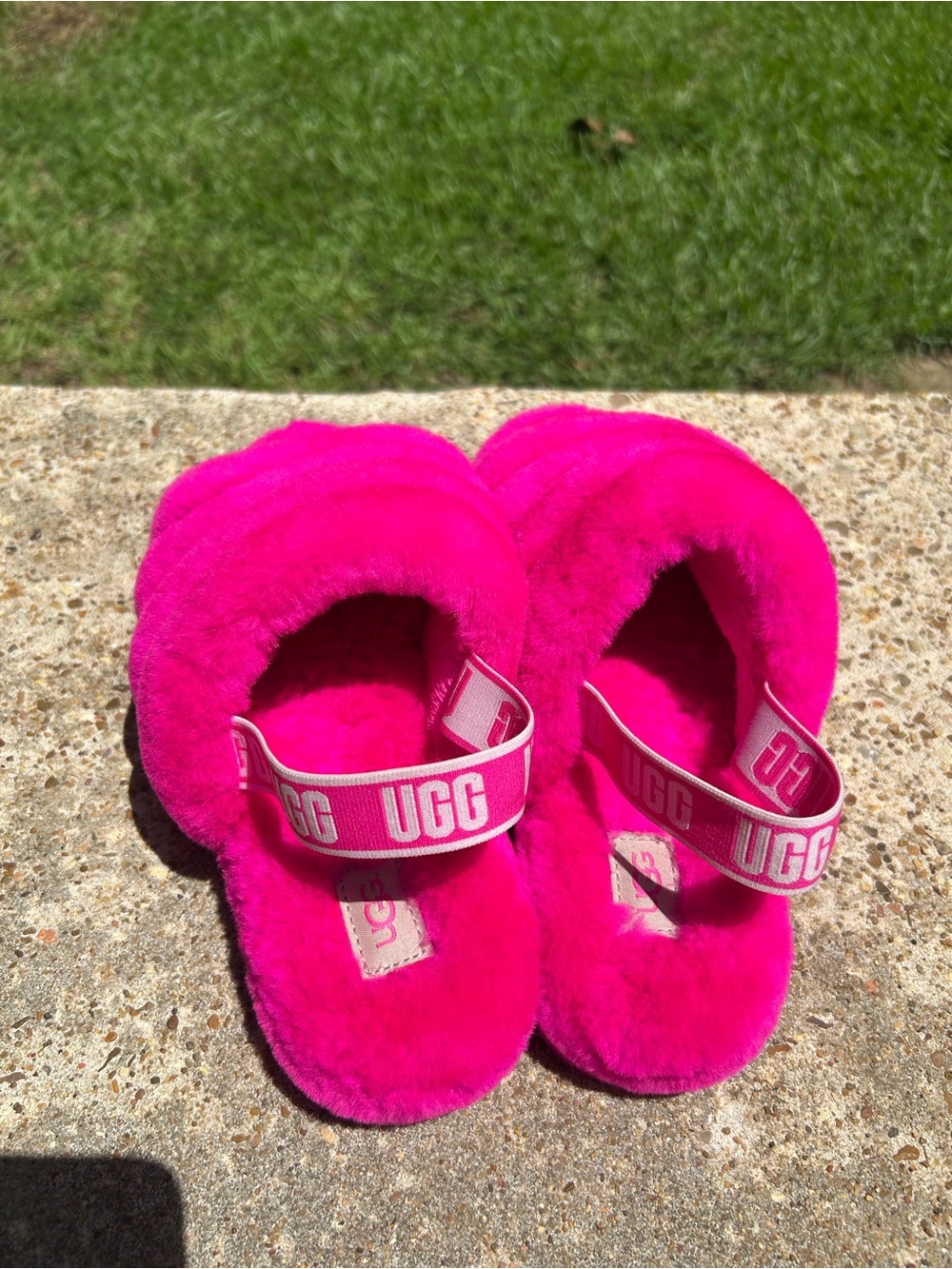 UGG Fluff Yeah Slide in Hot Pink - size 9 - never worn! - Picture 3 of 4